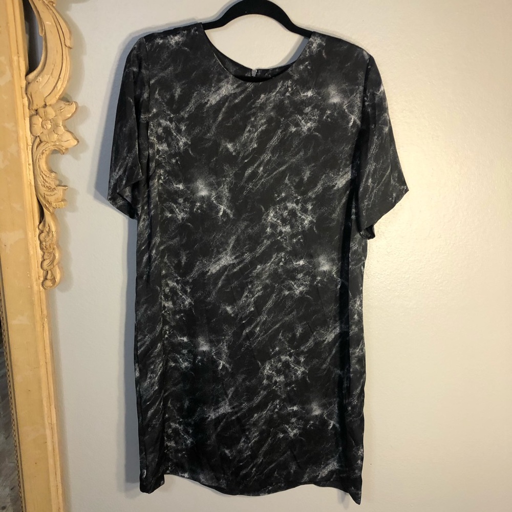 MK-Silky Smooth, Light Weight Shift Dress. Exposed